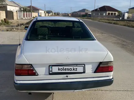 Mercedes-Benz E 200 1992 года за 1 300 000 тг. в Актау – фото 2