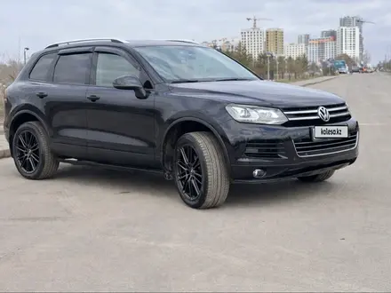 Volkswagen Touareg 2011 года за 10 990 000 тг. в Астана – фото 4