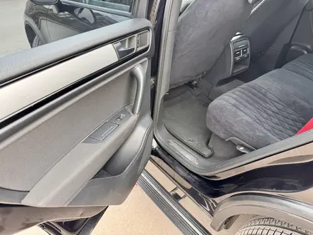 Volkswagen Touareg 2011 года за 10 990 000 тг. в Астана – фото 15