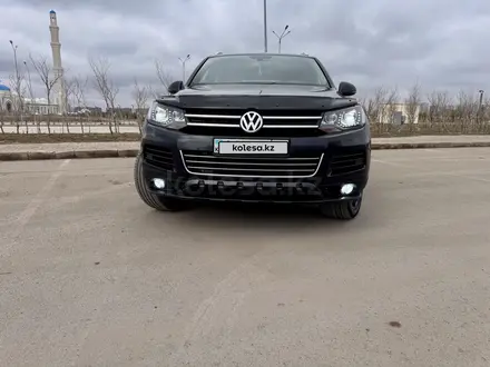Volkswagen Touareg 2011 года за 10 990 000 тг. в Астана – фото 5