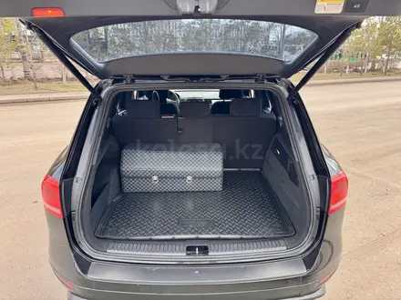 Volkswagen Touareg 2011 года за 10 990 000 тг. в Астана – фото 8