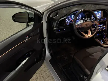 Hyundai Elantra 2019 года за 7 300 000 тг. в Алматы – фото 11
