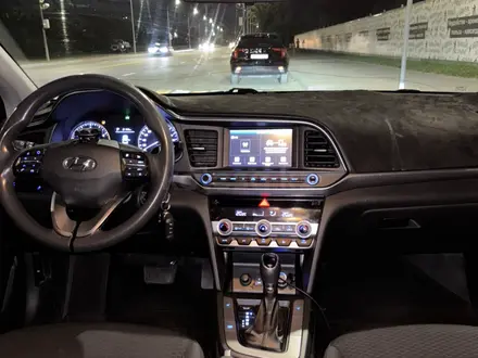 Hyundai Elantra 2019 года за 7 300 000 тг. в Алматы – фото 13