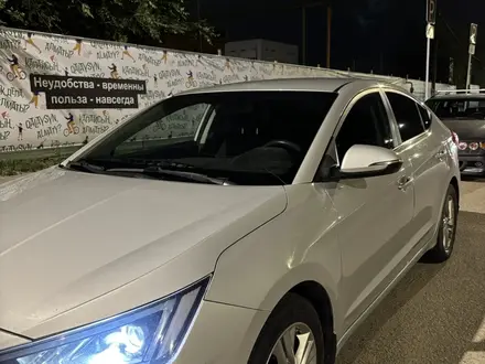 Hyundai Elantra 2019 года за 7 300 000 тг. в Алматы – фото 3