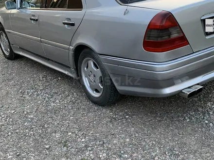 Mercedes-Benz C 200 1993 года за 1 600 000 тг. в Алматы – фото 2