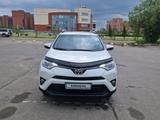 Toyota RAV4 2016 года за 12 700 000 тг. в Петропавловск