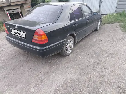 Mercedes-Benz C 200 1996 года за 1 800 000 тг. в Караганда – фото 5