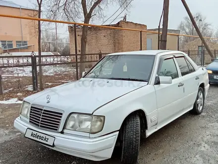 Mercedes-Benz E 220 1994 года за 1 250 000 тг. в Туркестан – фото 2