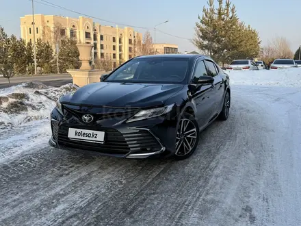 Toyota Camry 2023 года за 18 500 000 тг. в Алматы