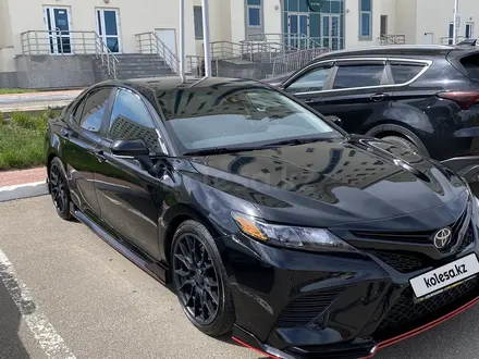 Toyota Camry 2021 года за 13 500 000 тг. в Астана – фото 4
