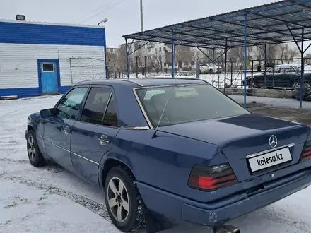 Mercedes-Benz E 200 1994 года за 1 400 000 тг. в Сатпаев – фото 3