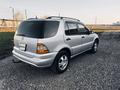 Mercedes-Benz ML 320 2002 года за 4 500 000 тг. в Петропавловск – фото 2