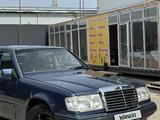 Mercedes-Benz E 260 1990 года за 1 100 000 тг. в Алматы