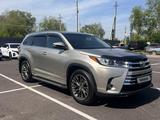 Toyota Highlander 2016 года за 15 500 000 тг. в Алматы – фото 3