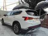 Hyundai Santa Fe 2023 годаfor18 400 000 тг. в Алматы – фото 4