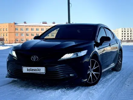 Toyota Camry 2018 года за 13 200 000 тг. в Астана