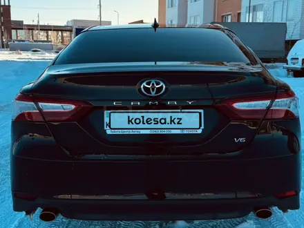 Toyota Camry 2018 года за 13 200 000 тг. в Астана – фото 9