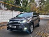 Toyota Highlander 2018 года за 17 500 000 тг. в Алматы – фото 3