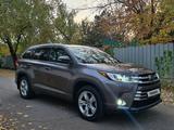 Toyota Highlander 2018 года за 17 500 000 тг. в Алматы – фото 5