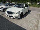 Mercedes-Benz E 200 2011 года за 7 000 000 тг. в Караганда