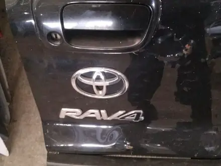 Крышка багажника на Toyota RAV4 2пк за 95 000 тг. в Алматы – фото 2