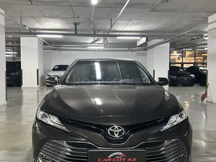 Toyota Camry 2019 года за 13 950 000 тг. в Астана