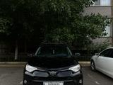 Toyota RAV4 2016 года за 10 900 000 тг. в Актобе