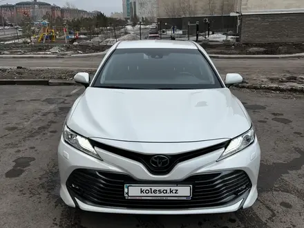 Toyota Camry 2020 года за 17 900 000 тг. в Астана