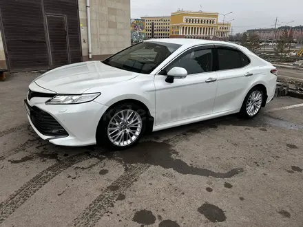 Toyota Camry 2020 года за 17 900 000 тг. в Астана – фото 3