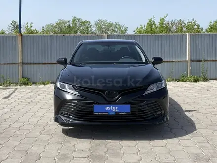 Toyota Camry 2019 года за 10 500 000 тг. в Караганда – фото 2