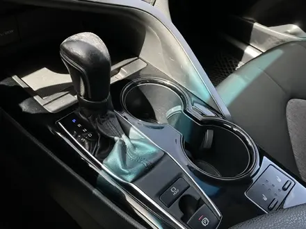 Toyota Camry 2019 года за 10 500 000 тг. в Караганда – фото 25