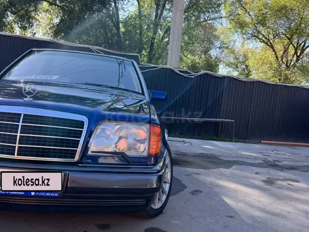 Mercedes-Benz E 220 1991 года за 3 000 000 тг. в Алматы – фото 3