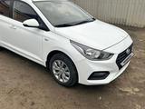 Hyundai Accent 2018 года за 7 200 000 тг. в Атырау – фото 3