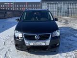 Volkswagen Touran 2010 года за 1 750 000 тг. в Уральск