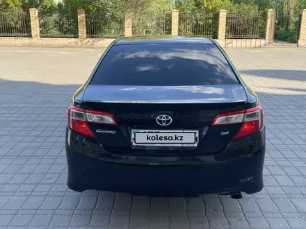 Toyota Camry 2014 года за 6 600 000 тг. в Актобе – фото 4
