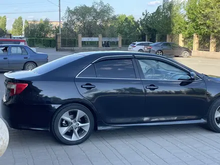 Toyota Camry 2014 года за 6 600 000 тг. в Актобе – фото 6