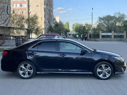 Toyota Camry 2014 года за 6 600 000 тг. в Актобе – фото 7