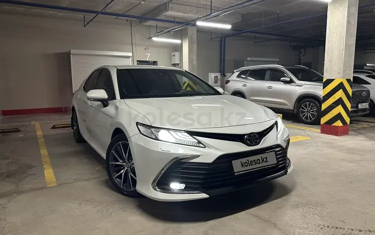 Toyota Camry 2021 года за 17 000 000 тг. в Астана