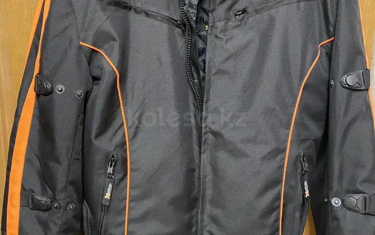 Фирменная куртка, практически… 2022 года за 90 000 тг. в Алматы
