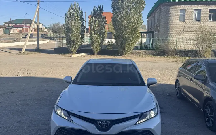 Toyota Camry 2018 года за 11 500 000 тг. в Семей