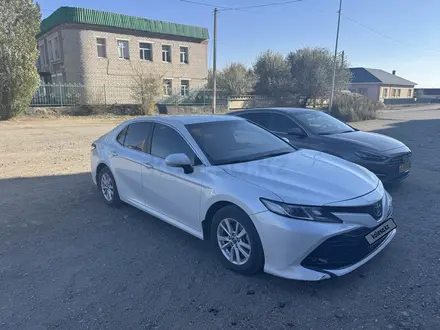 Toyota Camry 2018 года за 11 500 000 тг. в Семей – фото 5