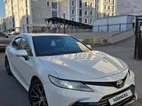 Toyota Camry 2021 года за 14 600 000 тг. в Астана
