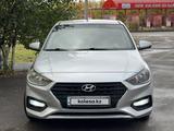 Hyundai Accent 2018 года за 6 100 000 тг. в Петропавловск – фото 2