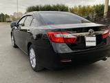 Toyota Camry 2014 года за 9 450 000 тг. в Актобе – фото 4