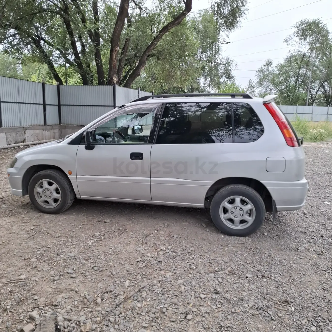 Mitsubishi Space Runner, 2000