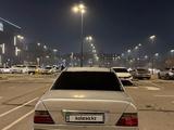 Mercedes-Benz E 220 1994 года за 2 250 000 тг. в Шымкент – фото 4