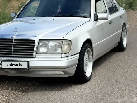 Mercedes-Benz E 220 1991 года за 2 800 000 тг. в Алматы – фото 19