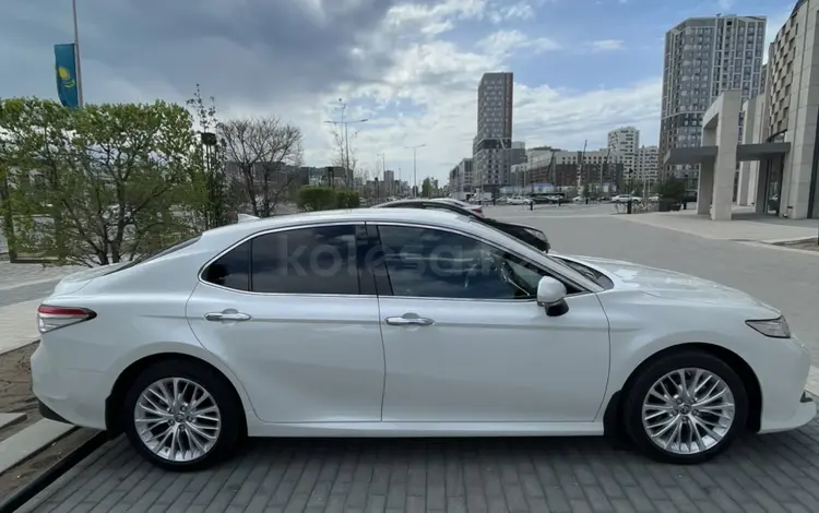 Toyota Camry 2021 года за 17 500 000 тг. в Астана