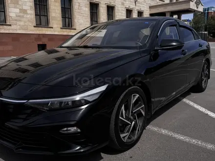 Hyundai Elantra 2023 года за 7 600 000 тг. в Караганда – фото 2