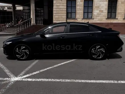 Hyundai Elantra 2023 года за 7 600 000 тг. в Караганда – фото 3